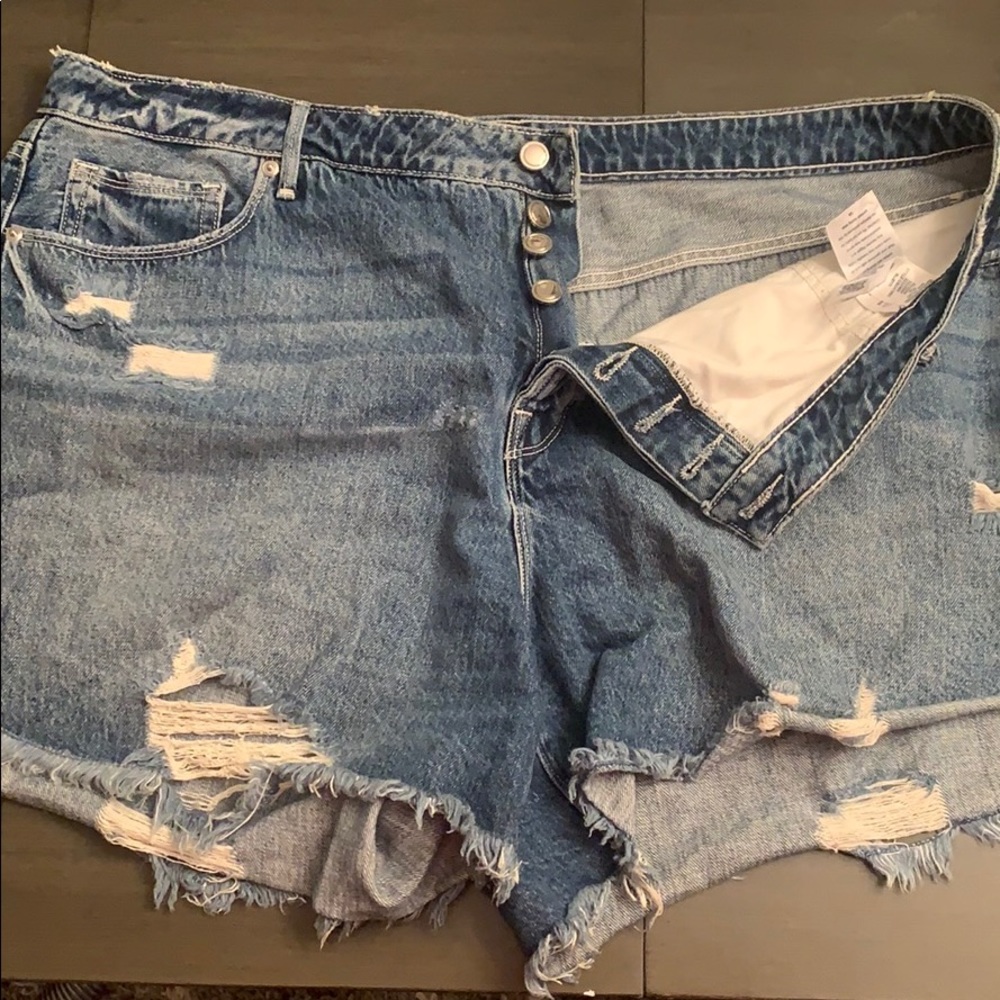 Good American Bombshell jean shorts